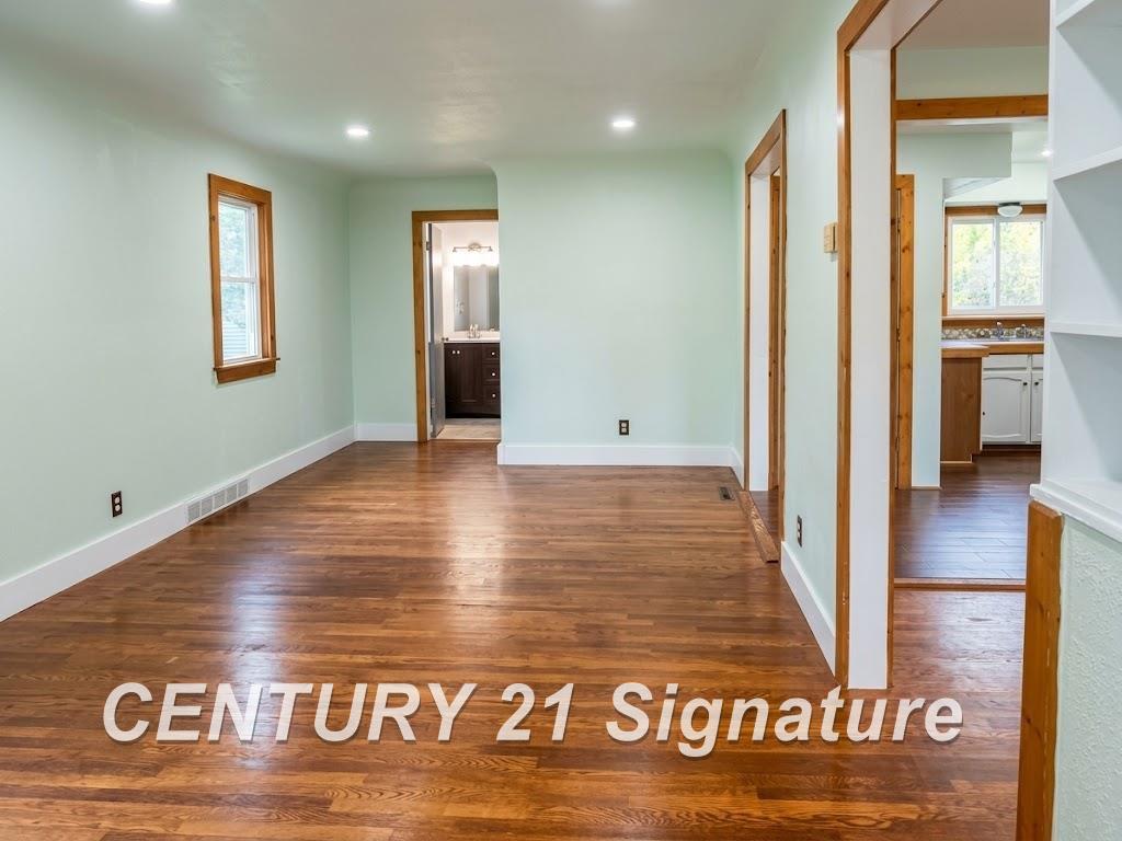 3244 South Center Road Burton, MI 48519 - Photo 6 of 14 Gallery Image 6