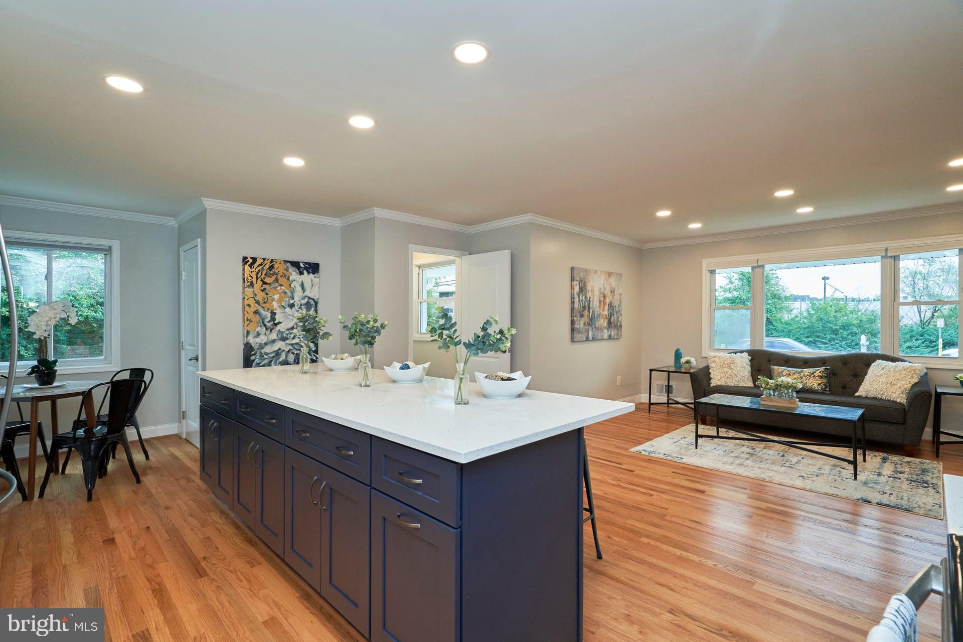 7422 Fordson Road Alexandria, VA 22306 - Photo 12 of 34 Windows galore bring in the sunlight