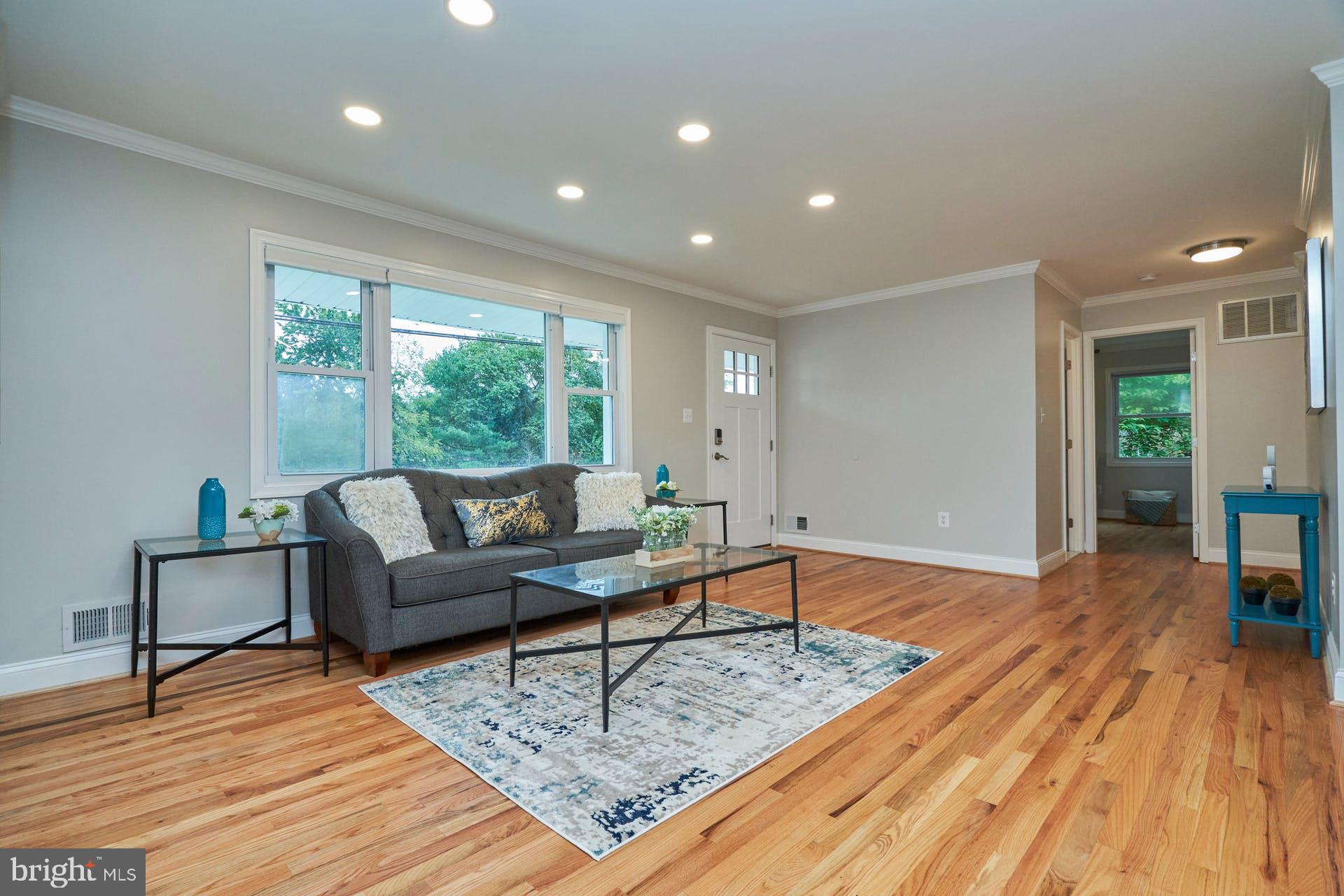 7422 Fordson Road Alexandria, VA 22306 - Photo 8 of 34 Sun filled living room area