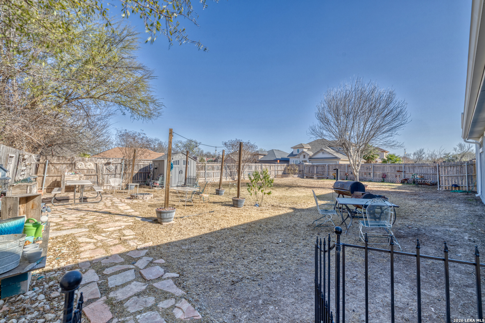 137 Sutton Place Uvalde, TX 78801 - Photo 5 of 31