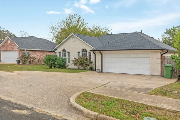 $2,100 | 2511 Westwood Main Drive, Bryan, TX 77807