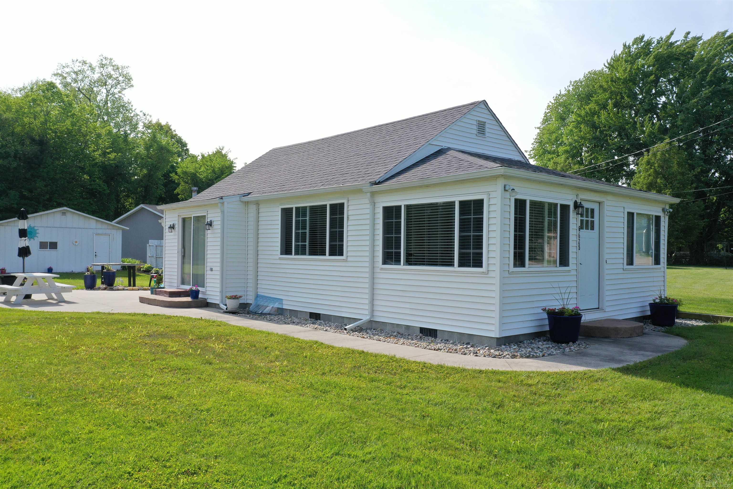 6625 Lakeshore Road Lakeport, MI 48059 - Photo 19 of 59