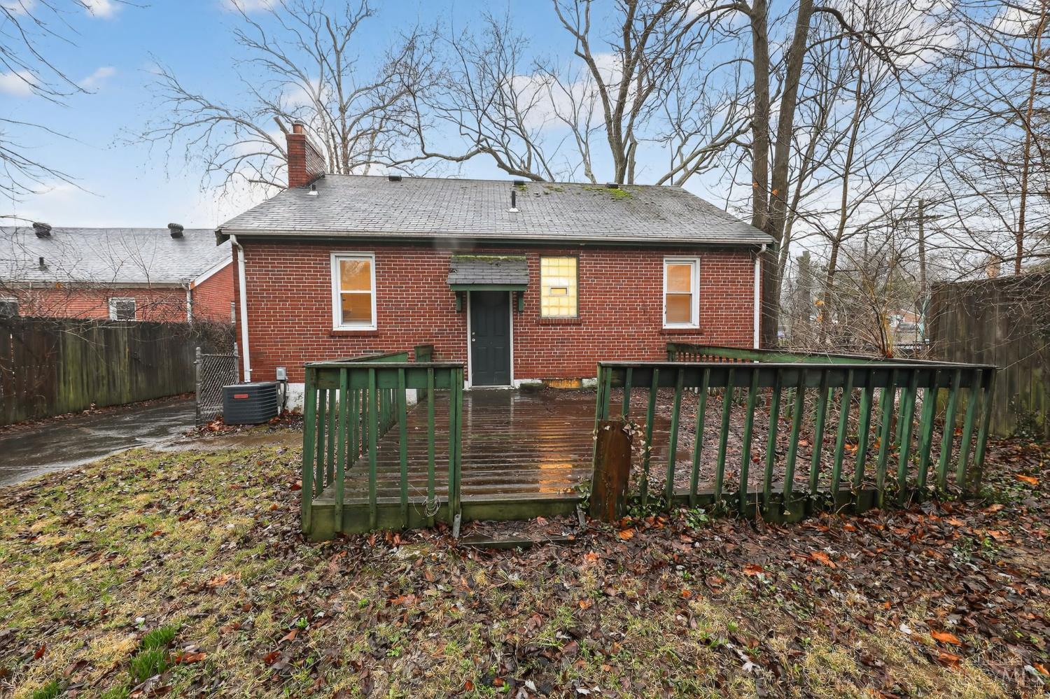 1166 Groesbeck Road Cincinnati, OH 45224 - Photo 5 of 33