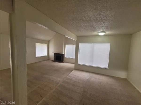 $2,300 | 4760 Woodridge Road, Las Vegas, NV 89121