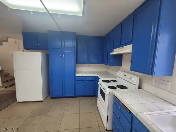 $2,300 | 4760 Woodridge Road, Las Vegas, NV 89121
