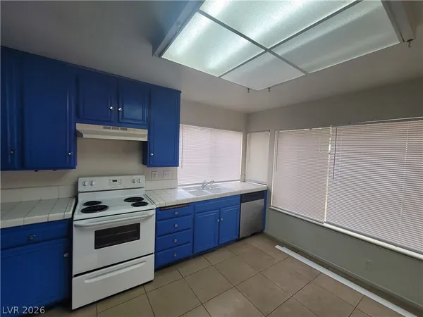 $2,300 | 4760 Woodridge Road, Las Vegas, NV 89121