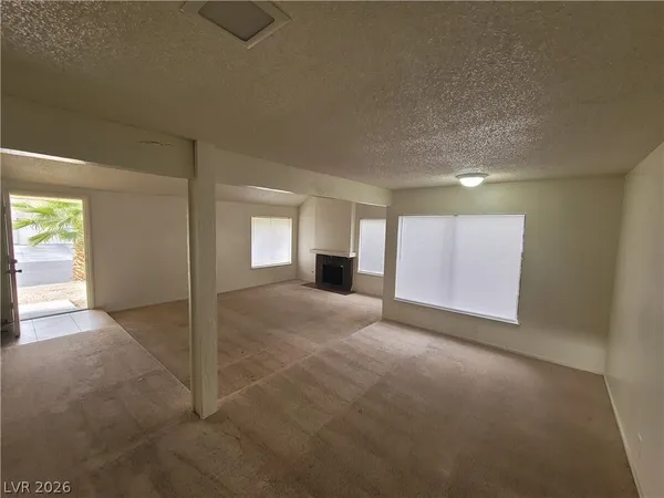 $2,300 | 4760 Woodridge Road, Las Vegas, NV 89121