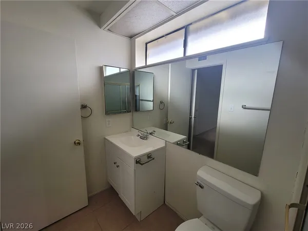 $2,300 | 4760 Woodridge Road, Las Vegas, NV 89121