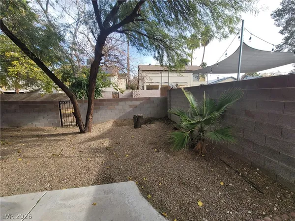 $2,300 | 4760 Woodridge Road, Las Vegas, NV 89121