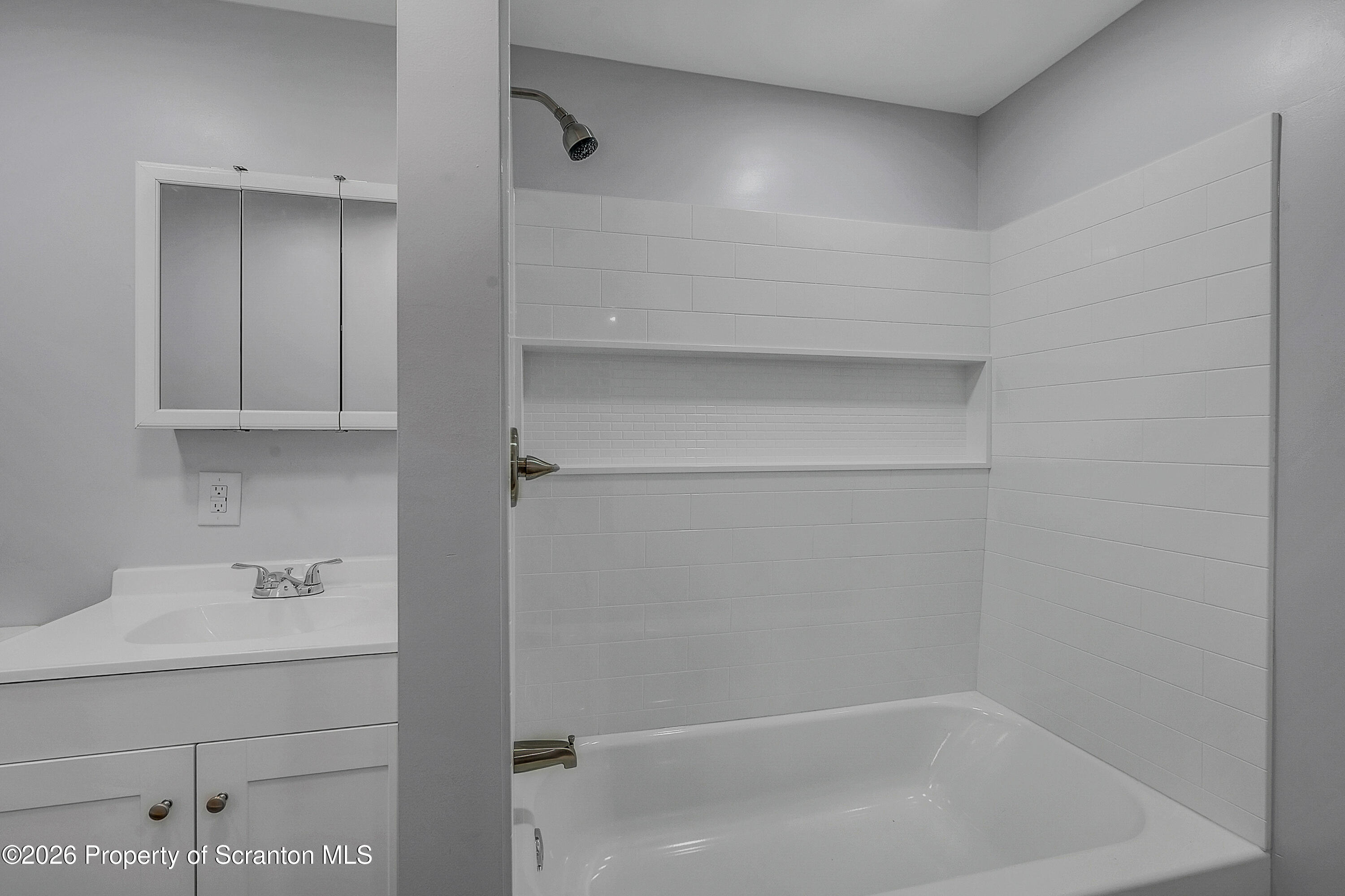8 Green Ridge Street, Unit 1 Scranton, PA 18509 - Photo 15 of 15 a bathroom with a bathtub