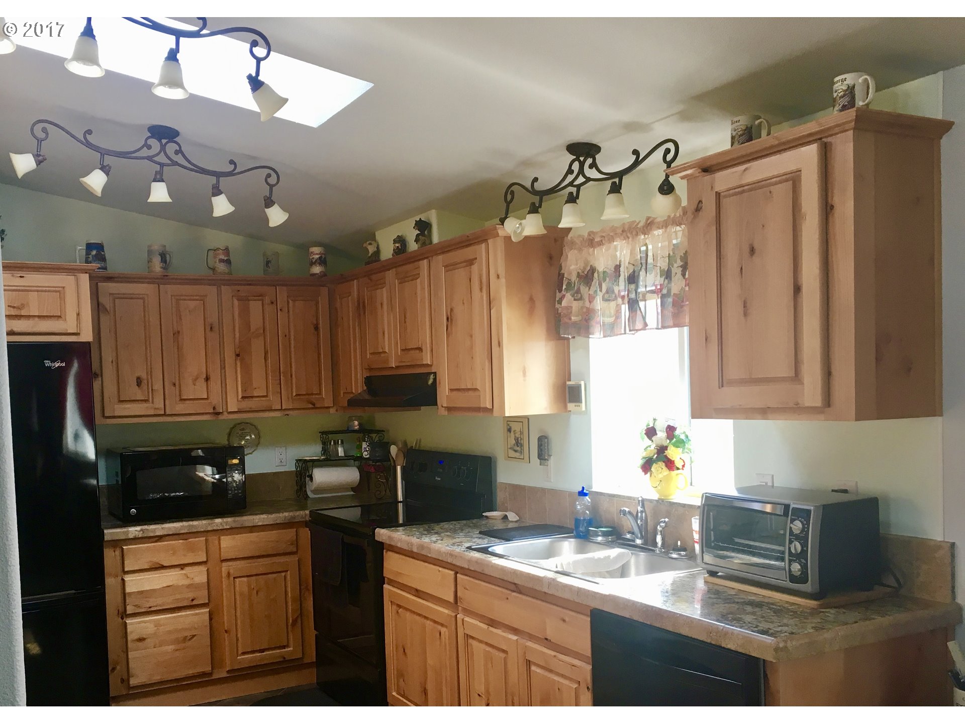 3084 Southwest River View Drive Pendleton, OR 97801 - Photo 4 of 14 Kitchen