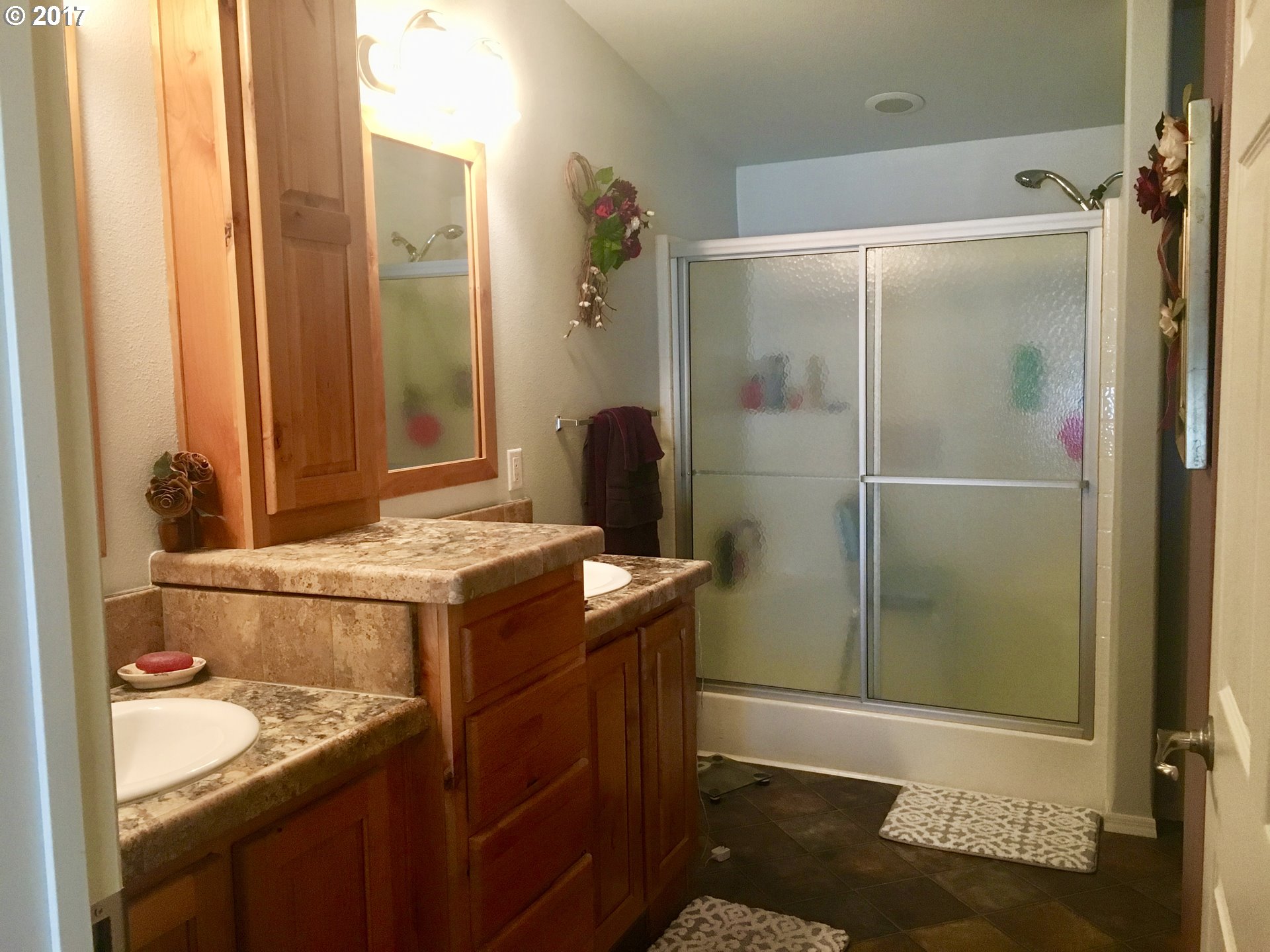 3084 Southwest River View Drive Pendleton, OR 97801 - Photo 8 of 14 Bathroom, Attached
