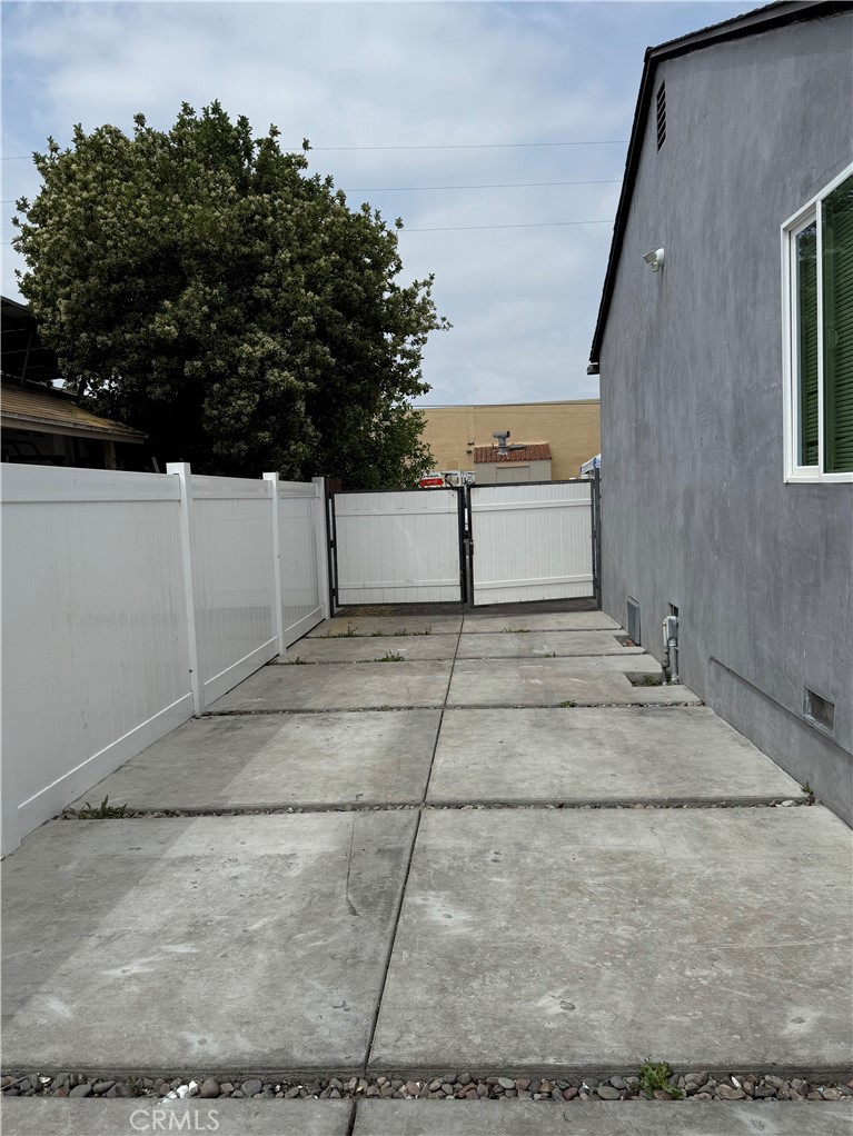 6714 Etiwanda Avenue Reseda, CA 91335 - Photo 2 of 7 a view of a garage