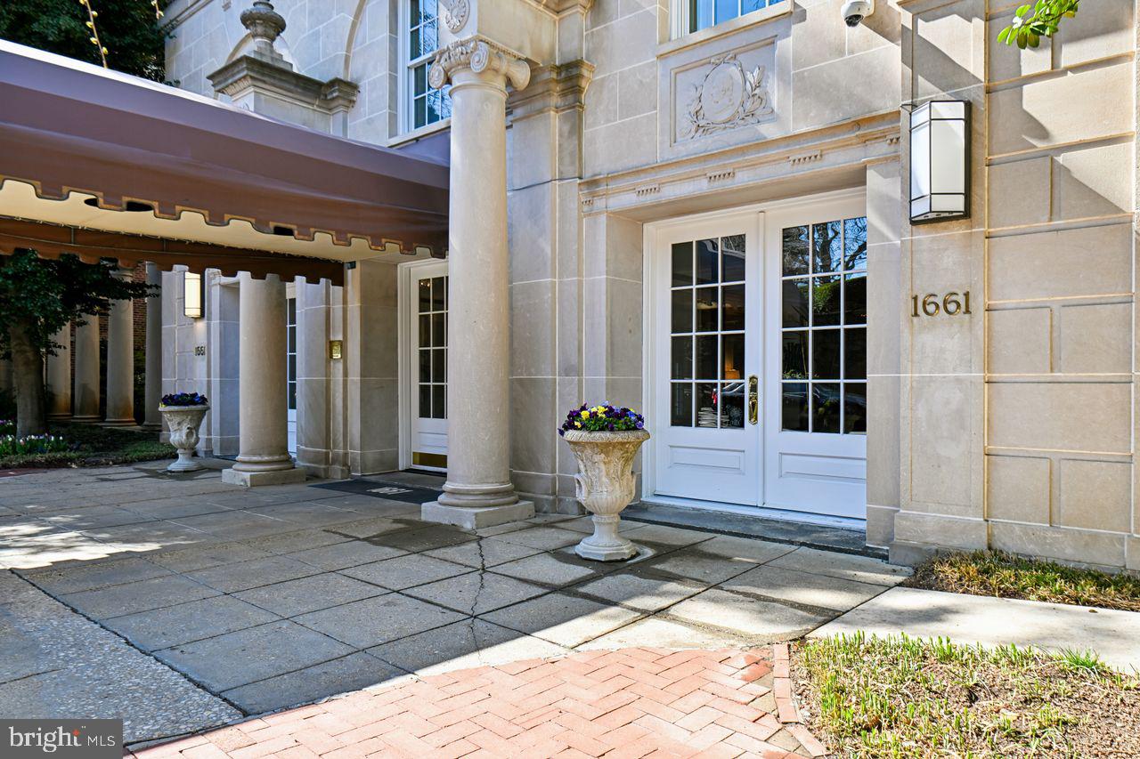 1661 Crescent Place Northwest, Unit 502 Washington, DC 20009 - Photo 2 of 50 a front view of a building