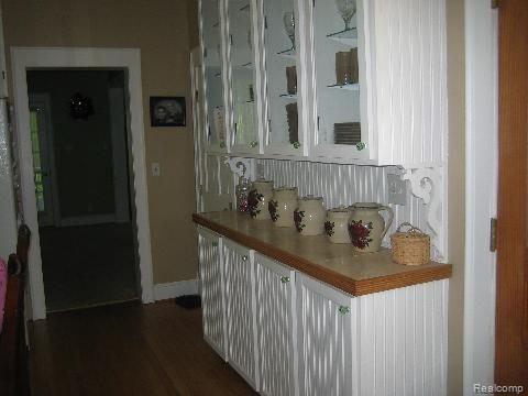 1376 Bowers Road Lapeer, MI 48446 - Photo 3 of 19 Ktchn Sideboard