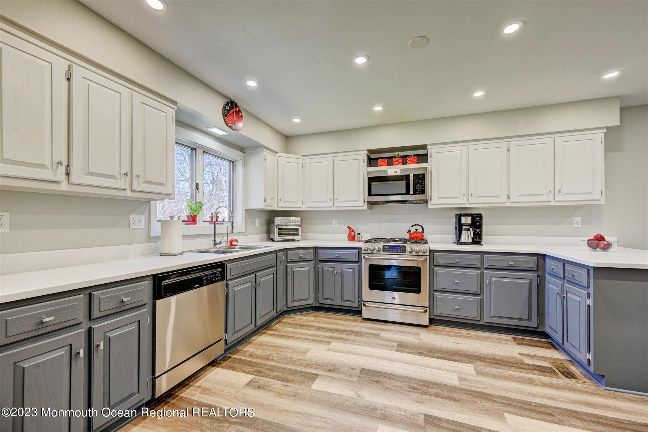 174 Peskin Road Farmingdale, NJ 07727 - Photo 15 of 61 15-36287673