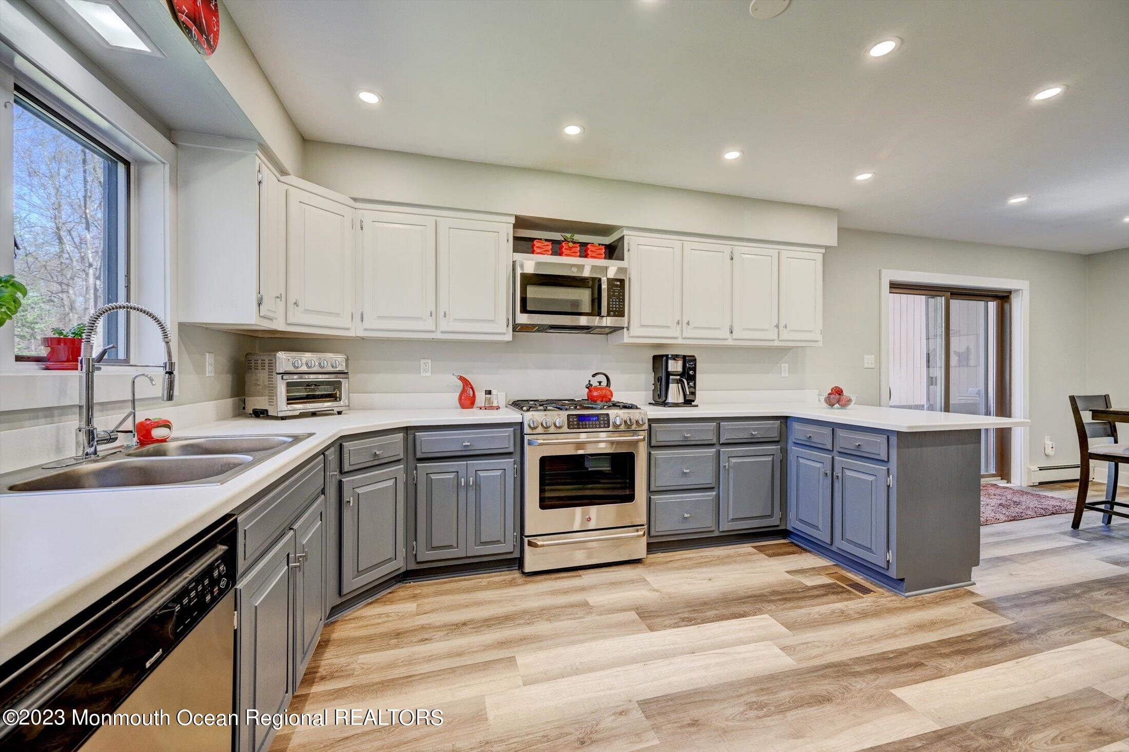 174 Peskin Road Farmingdale, NJ 07727 - Photo 16 of 61 16-36287735