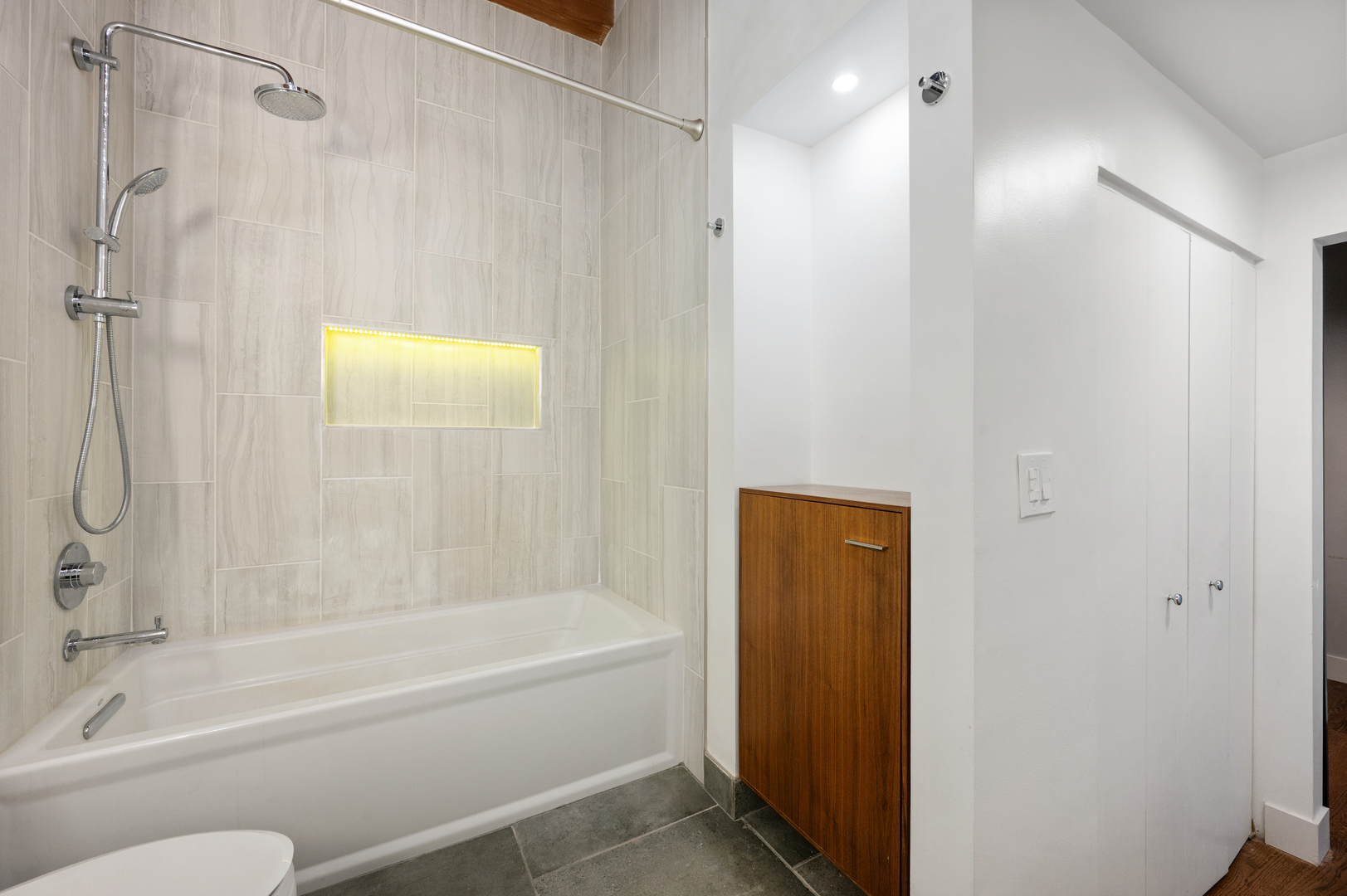400 South Green Street, Unit 406 Chicago, IL 60607 - Photo 15 of 19 a bathroom with a shower and a bath tub
