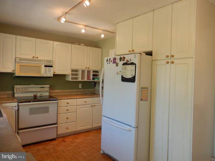 22 Brighton Road Westampton, NJ 08060 - Photo 5 of 13 Kitchen