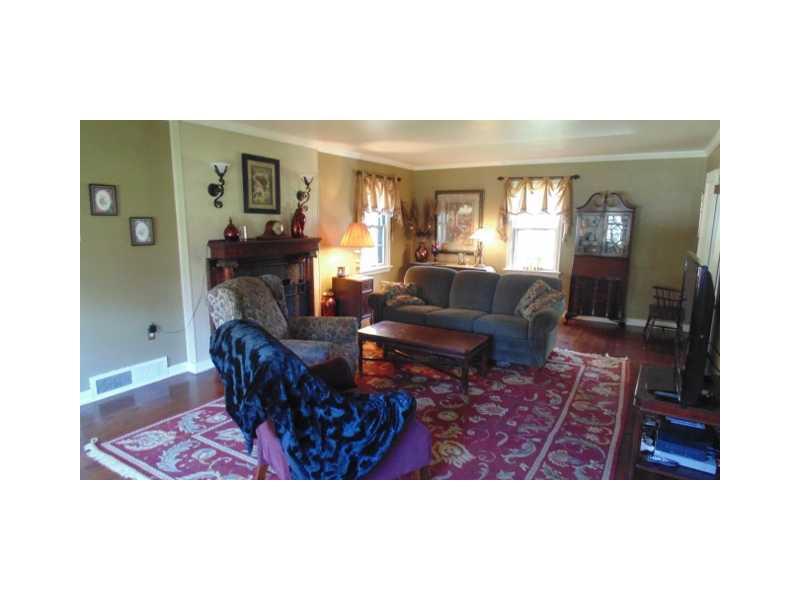 101 Beverly Road Butler, PA 16001 - Photo 4 of 23 Living Room.