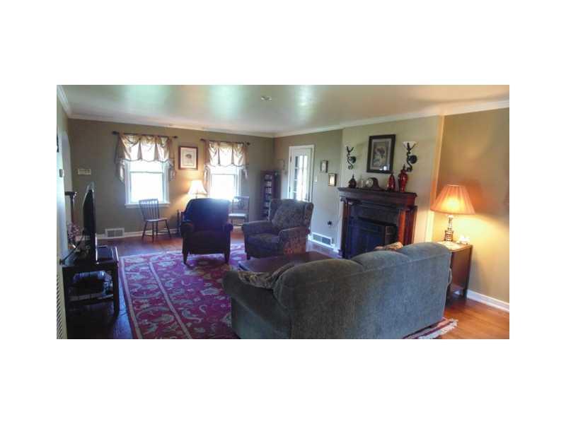 101 Beverly Road Butler, PA 16001 - Photo 5 of 23 Living Room.