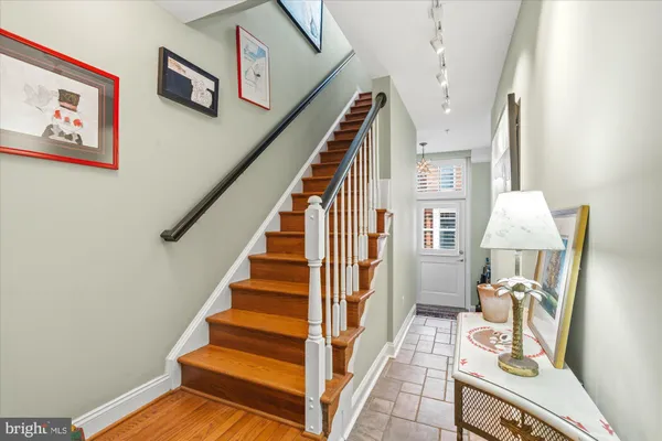 $1,200,000 | 610 Tivoli Passage, Alexandria, VA 22314