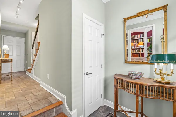 $1,200,000 | 610 Tivoli Passage, Alexandria, VA 22314