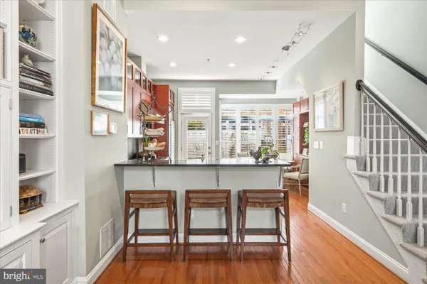 $1,200,000 | 610 Tivoli Passage, Alexandria, VA 22314