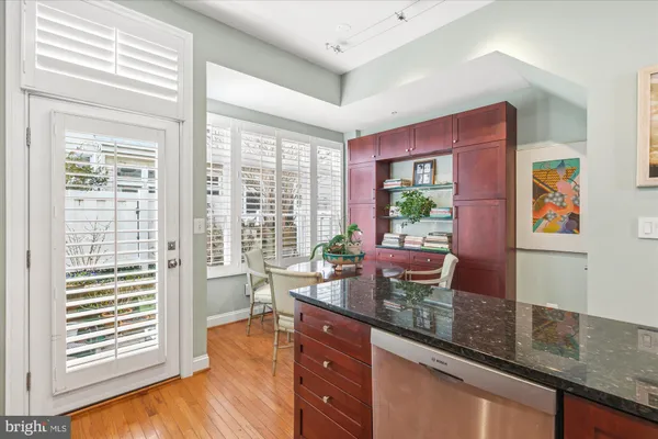$1,200,000 | 610 Tivoli Passage, Alexandria, VA 22314
