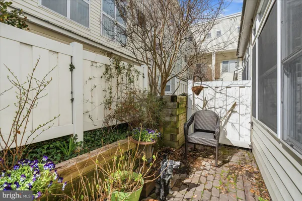 $1,200,000 | 610 Tivoli Passage, Alexandria, VA 22314