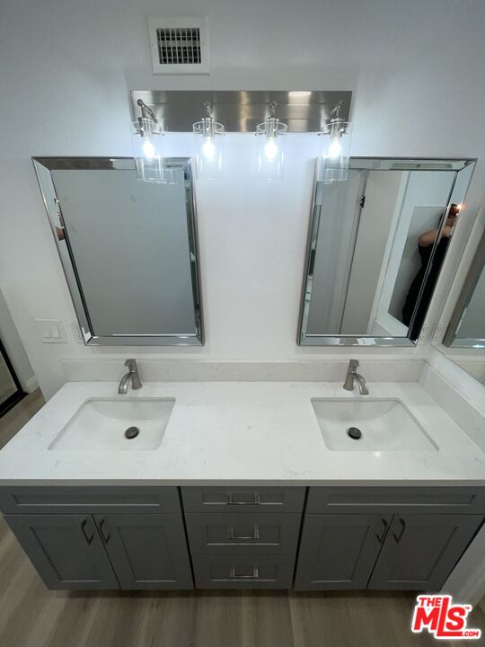 600 West 9th Street, Unit 316 Los Angeles, CA 90015 - Photo 19 of 29 a bathroom with a sink and a mirror