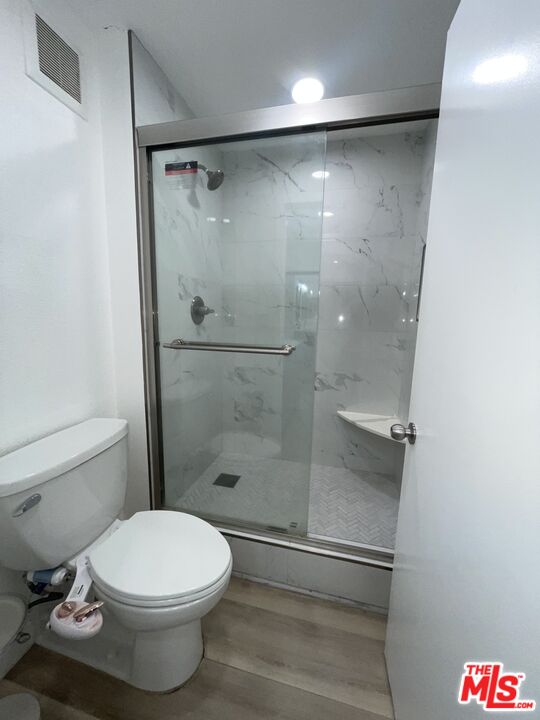 600 West 9th Street, Unit 316 Los Angeles, CA 90015 - Photo 20 of 29 a bathroom with a shower and a toilet
