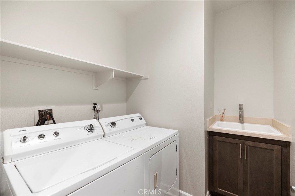 32151 Everview Terrace Temecula, CA 92591 - Photo 24 of 39 a utility room with dryer and washer
