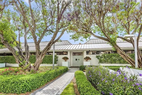 a picture of a wall with a white wall and a picture