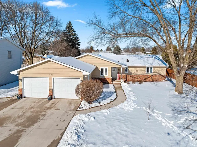 $385,000 | 1632 Cloverdale Drive West, Appleton, WI 54914