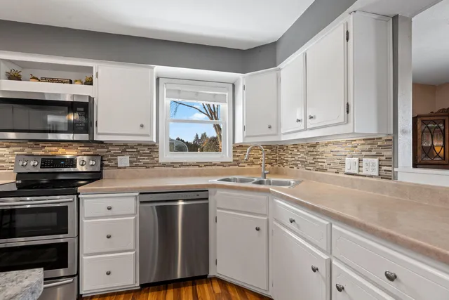 $385,000 | 1632 Cloverdale Drive West, Appleton, WI 54914