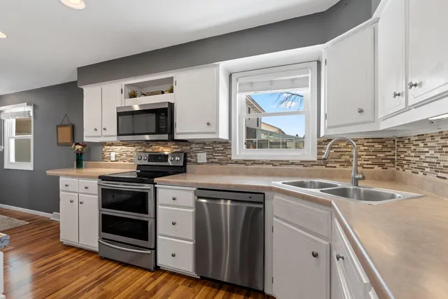 $385,000 | 1632 Cloverdale Drive West, Appleton, WI 54914