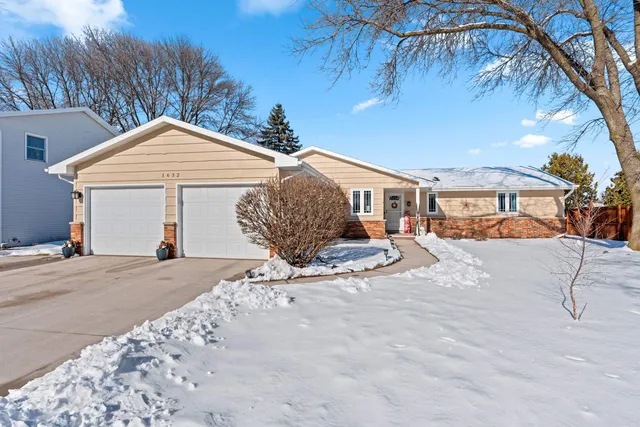 $385,000 | 1632 Cloverdale Drive West, Appleton, WI 54914