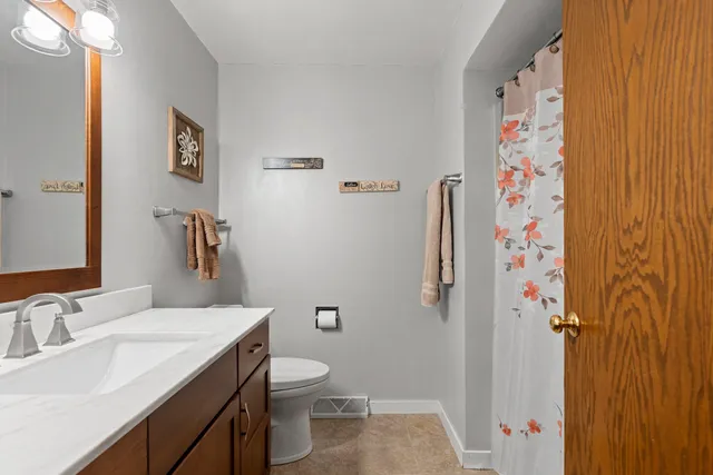 $385,000 | 1632 Cloverdale Drive West, Appleton, WI 54914