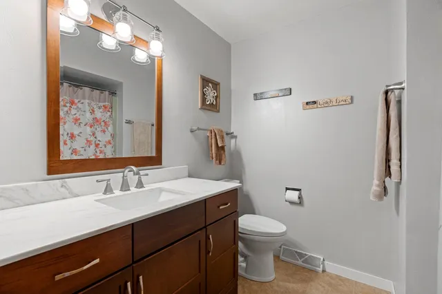 $385,000 | 1632 Cloverdale Drive West, Appleton, WI 54914