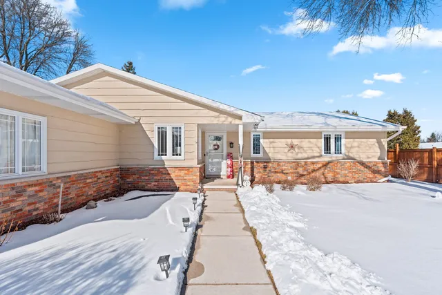 $385,000 | 1632 Cloverdale Drive West, Appleton, WI 54914