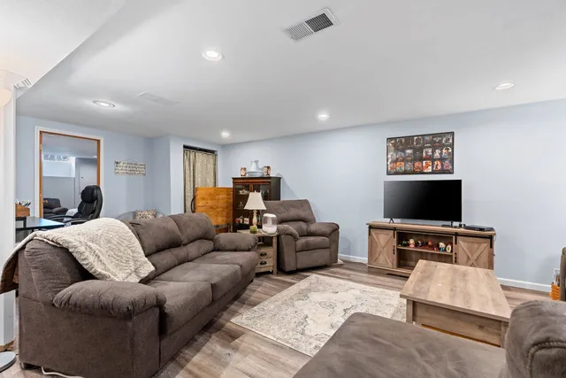 $385,000 | 1632 Cloverdale Drive West, Appleton, WI 54914