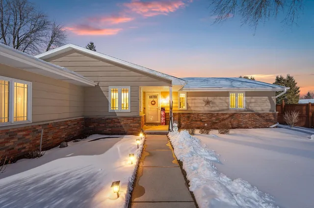 $385,000 | 1632 Cloverdale Drive West, Appleton, WI 54914