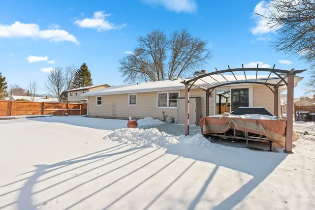 $385,000 | 1632 Cloverdale Drive West, Appleton, WI 54914