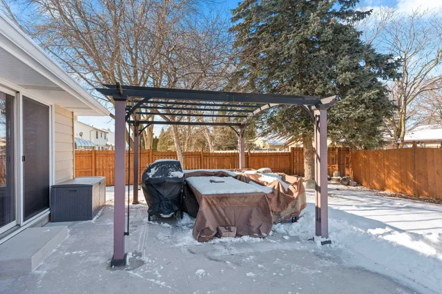 $385,000 | 1632 Cloverdale Drive West, Appleton, WI 54914