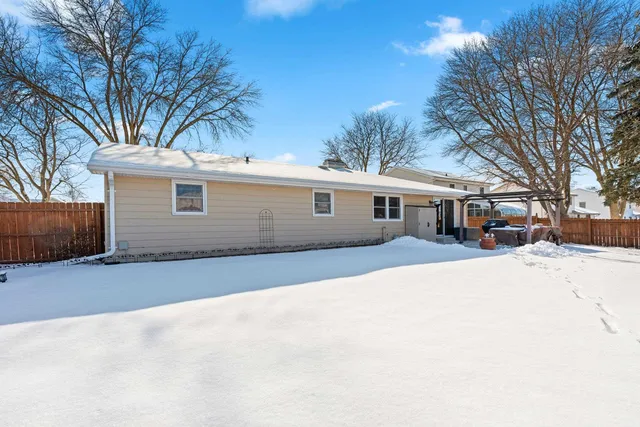 $385,000 | 1632 Cloverdale Drive West, Appleton, WI 54914