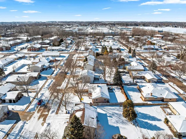 $385,000 | 1632 Cloverdale Drive West, Appleton, WI 54914