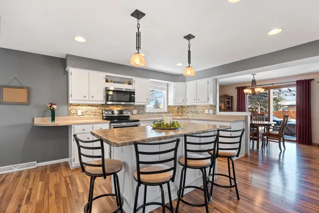 $385,000 | 1632 Cloverdale Drive West, Appleton, WI 54914