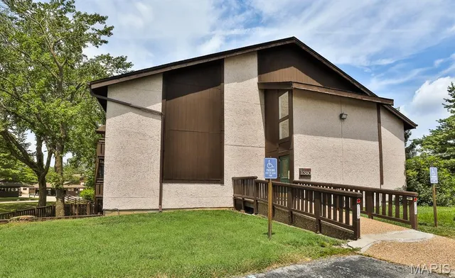 $112,000 | 1380 Heritage Landing, Unit 206, St. Charles, MO 63303