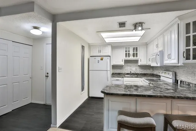 $112,000 | 1380 Heritage Landing, Unit 206, St. Charles, MO 63303